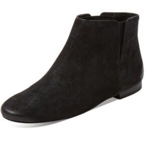 Like new Pour La Victoire Chelsea Ankle Boots in black - Size: 8.5 🖤